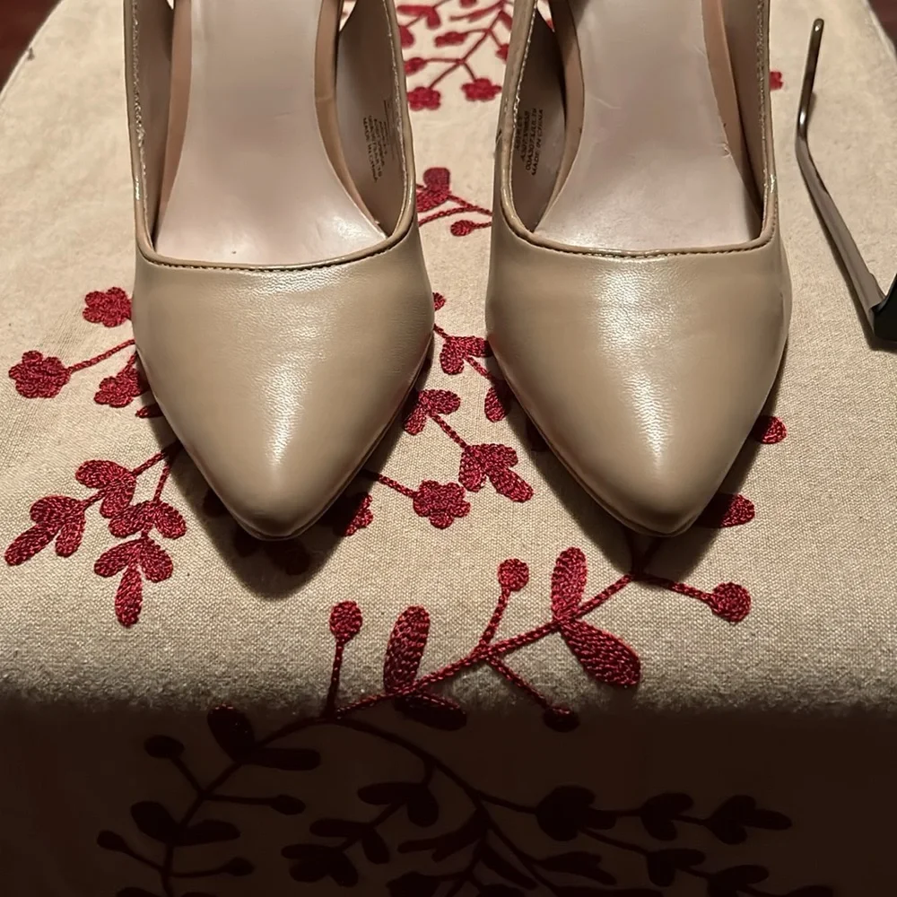 CHARLES JOURDAN PARIS SLINGBACKS in GREAT PRE LOVED SHAPE - $159 RETAIL - Picture 5 of 10